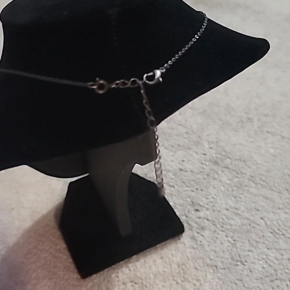 Avon Necklace - Picture 3 of 3